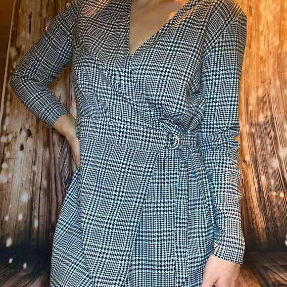 Miss Selfridge Dresses & Skirts - Miss Selfridge houndstooth wrap dress